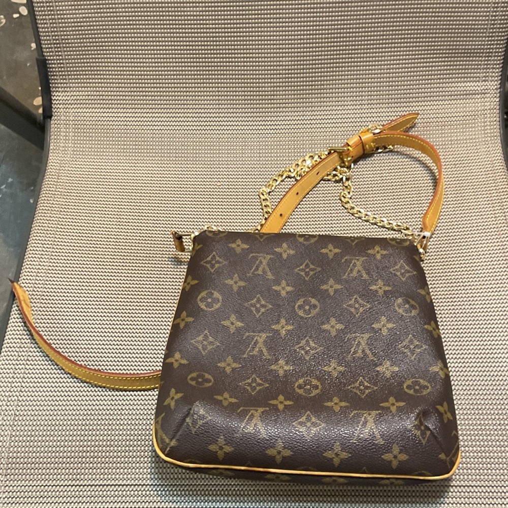 Louis Vuitton Monogram Canvas Crossbody CA0998 - Picture 13 of 16